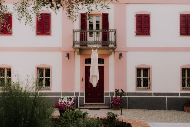 trouwjurk bij huis