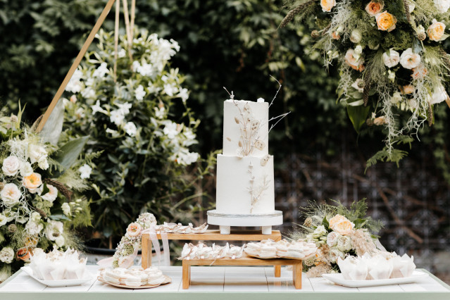 torte nuziale bianco con fiori