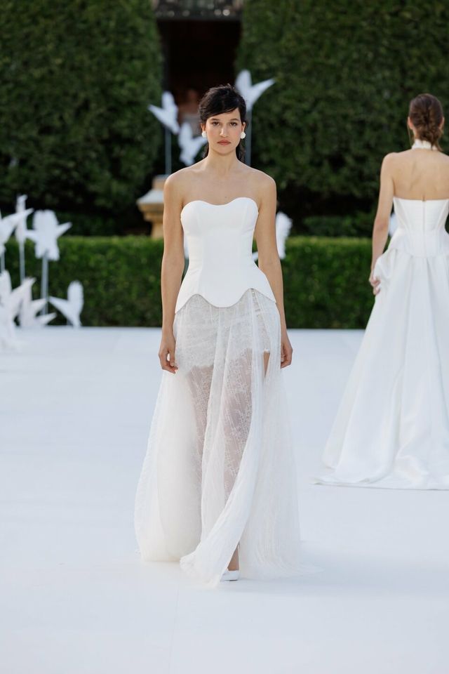 robe avec corset et jupe transparente