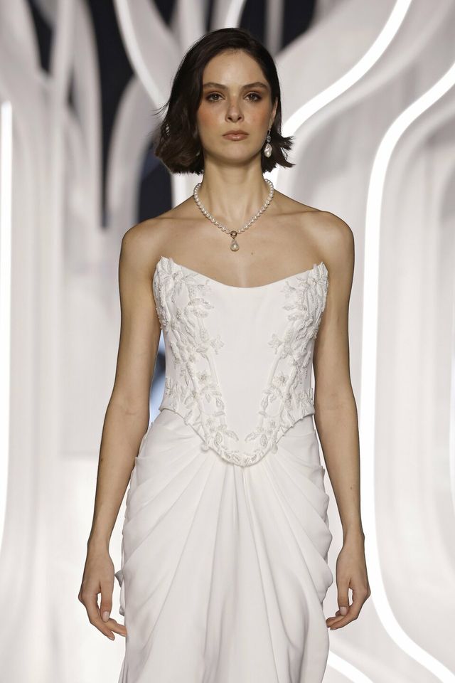 robe avec corset brodé