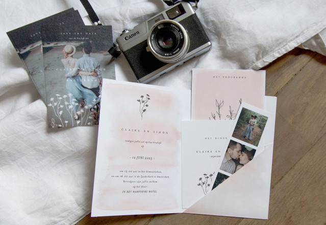 pocketfold trouwkaart met pastel roze details inspiratie en voorbeelden