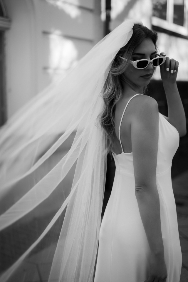 un peinado de novia con velo