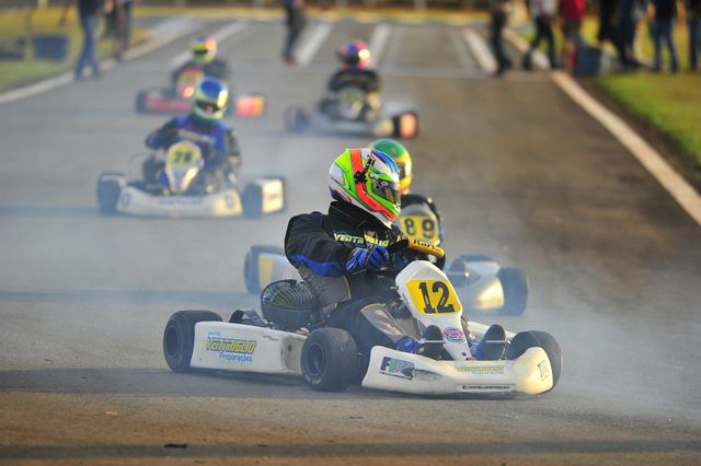 Gokart Bahn mit drei Karts
