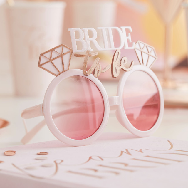 Brille mit Bride to be Aufschrift