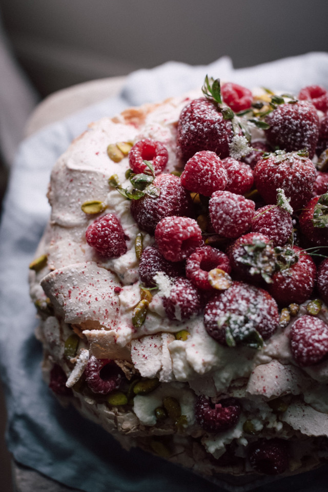 Hochzeitstorte mit Beeren