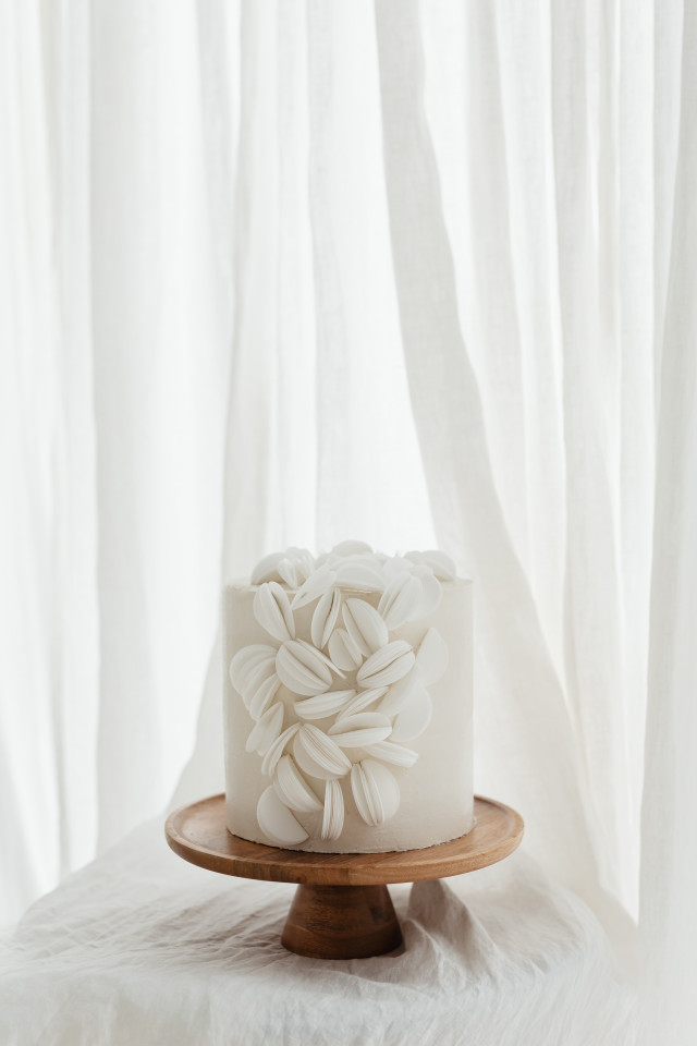 Einstöckige Hochzeitstorte mit Macarons