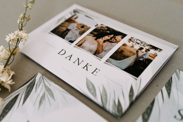 Hochzeitskarte mit grünen Blättern
