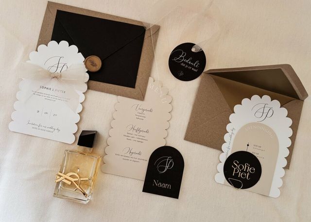 klassieke trouwkaarten met zwarte details van lindesigned