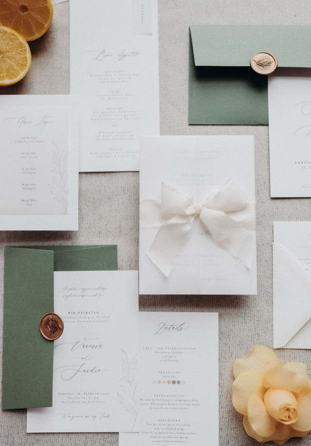 Hochzeitskarte mit romantischer Schleife