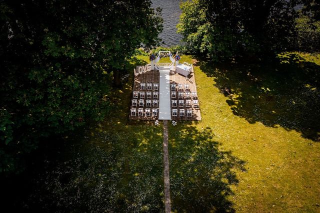 ceremonie bij het water