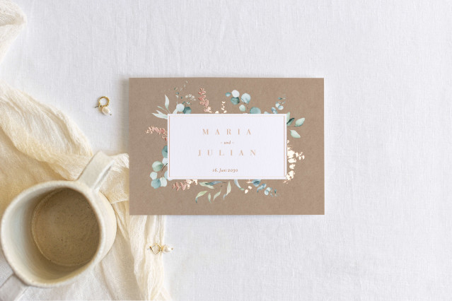 Braune Hochzeitskarte mit Eukalyptus