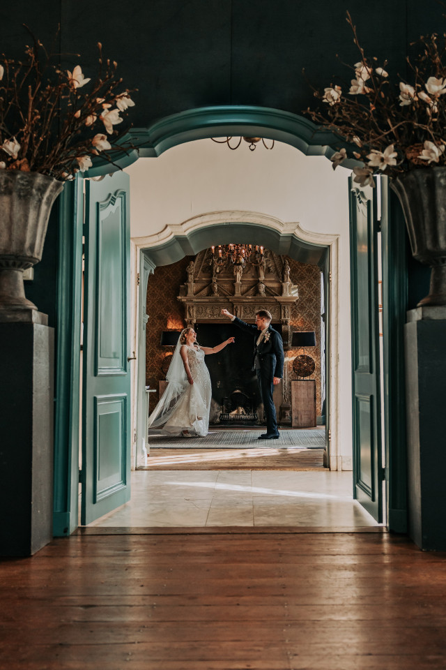 Brautpaar in historischer Kullisse