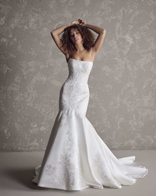 Braut in Meerjungfrauen Brautkleid