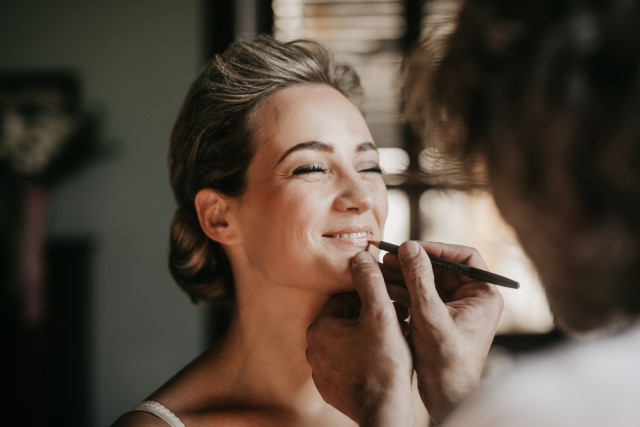 bruid met natuurlijke bruidsmake-up look