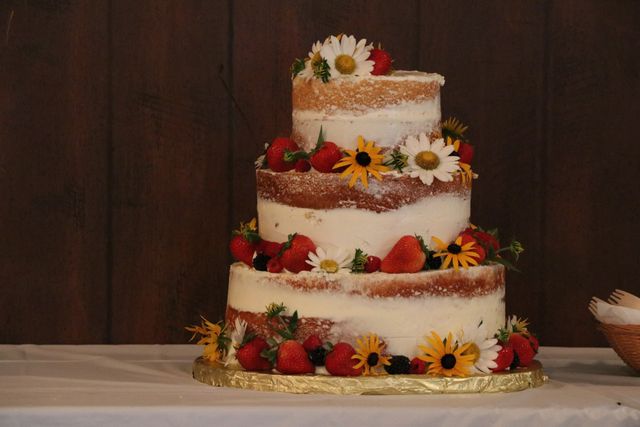 Naked Cake mit Erdbeeren