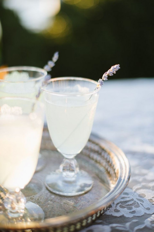 Gin tonic drinken op je bruiloft met een cocktail truck