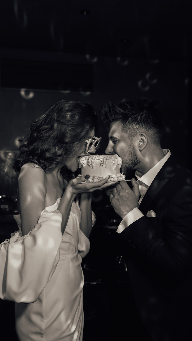 Novios en disco.