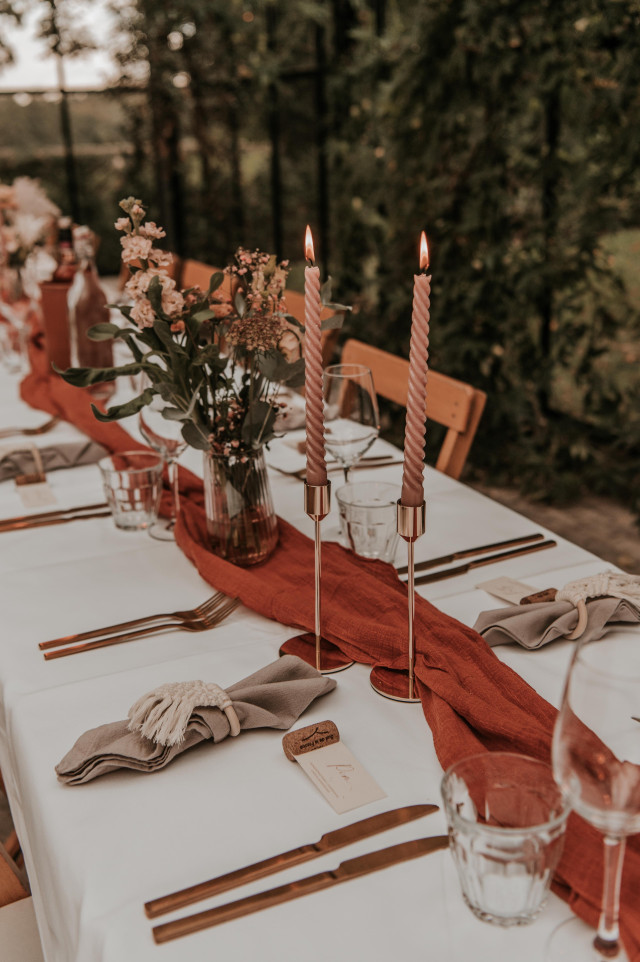 oranje bruiloftsdiner tafel