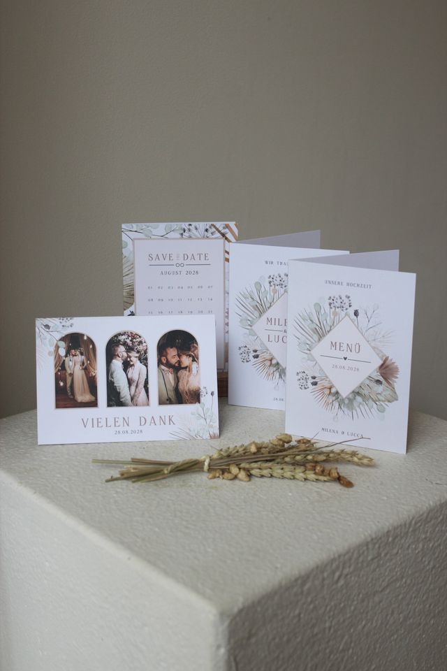 Botanische Hochzeitskarten mit Trockenblumen
