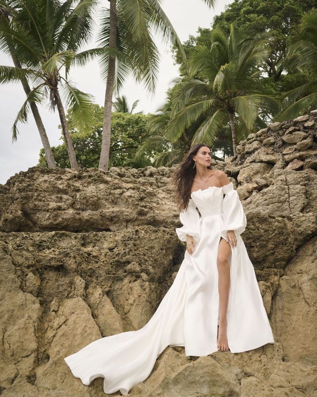 Satin Brautkleid mit langen Ärmlen