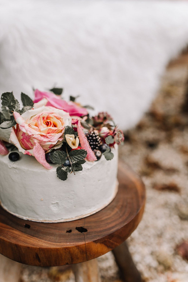 Hochzeitstorte mit Blumen