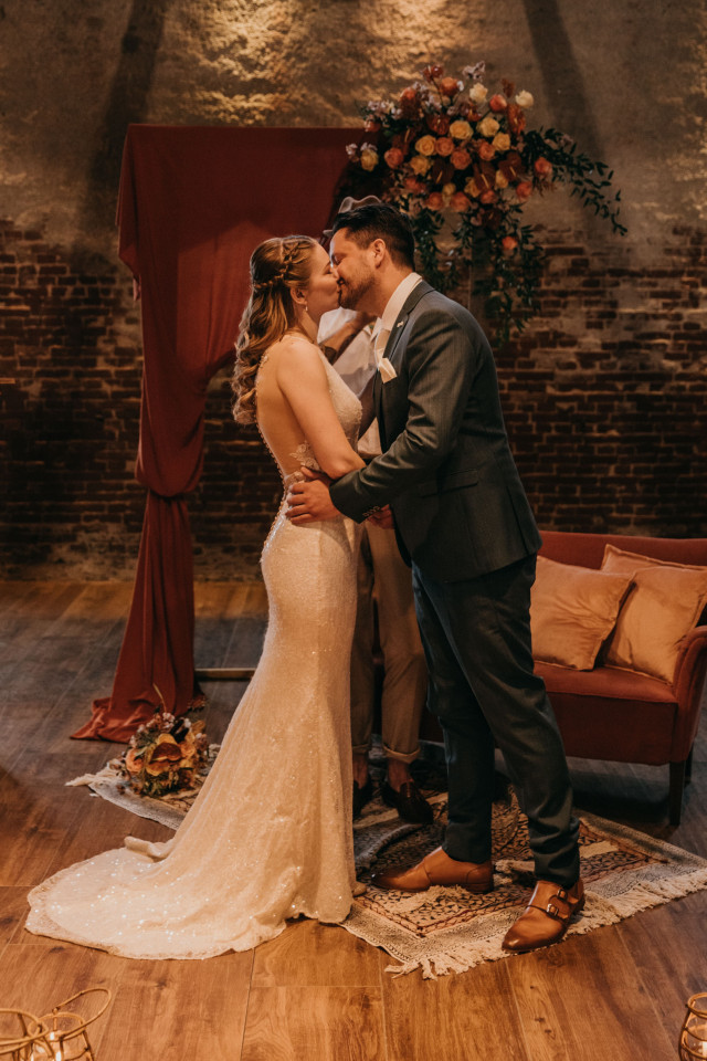 Beso de boda.