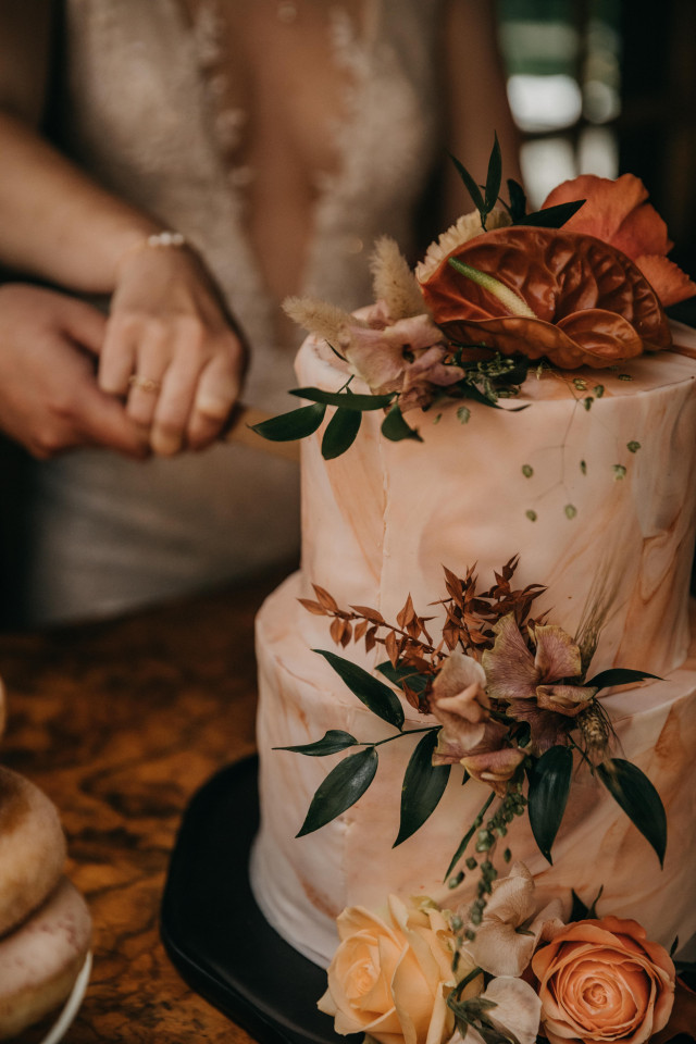 Zweistöckige Hochzeitstorte