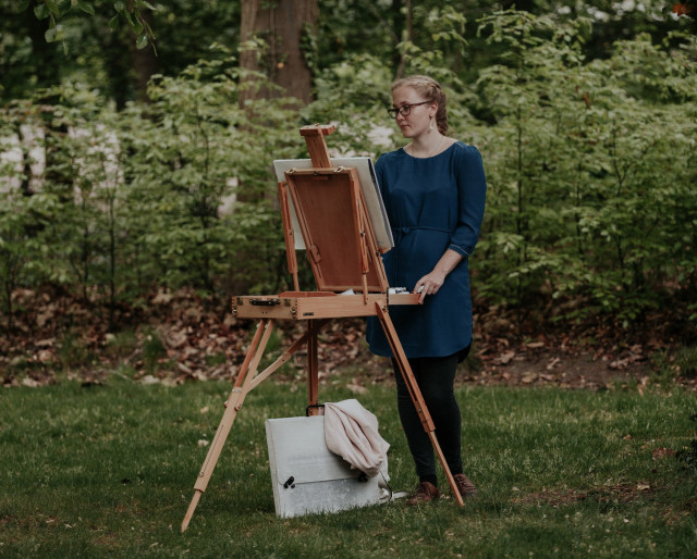 maaike die schildert op bruiloft