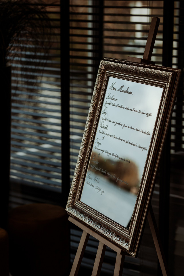 spiegel menu decoratie winterbruiloft