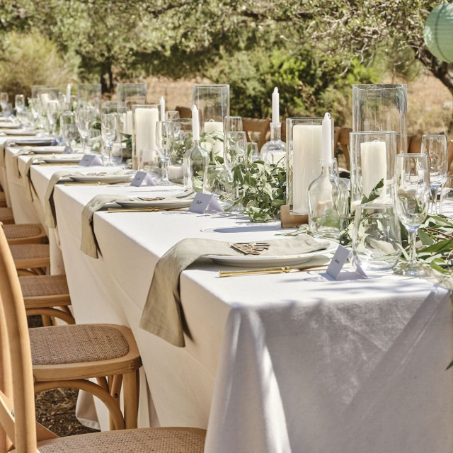 Gartenhochzeit mit grünen Elementen als Dekoration