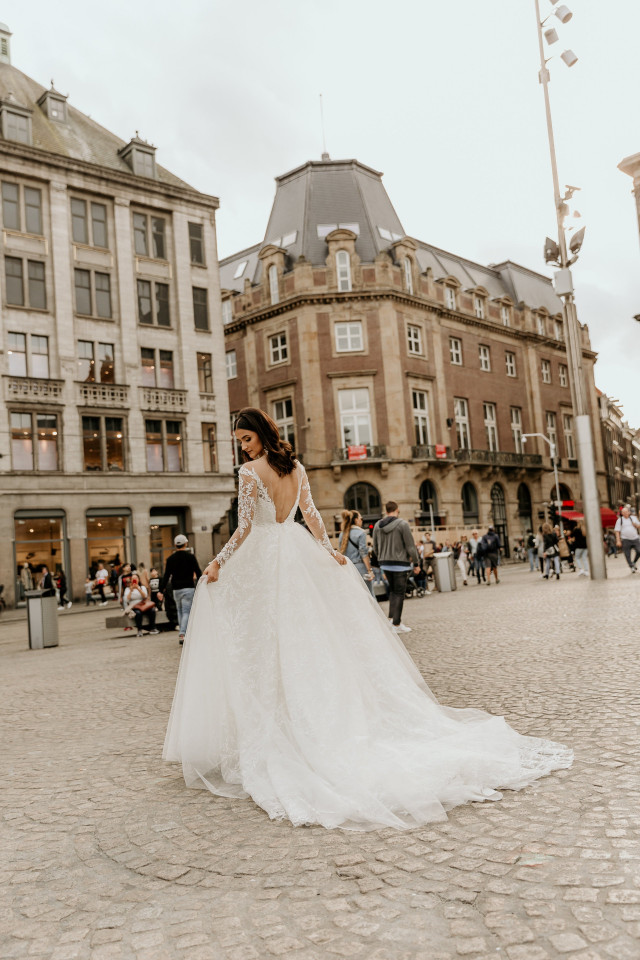 bruid in amsterdam op de Dam
