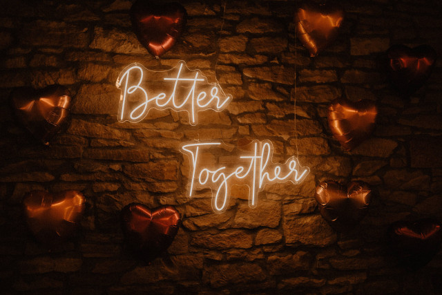 Better Together Neon Leuchtschild auf Backsteinwand