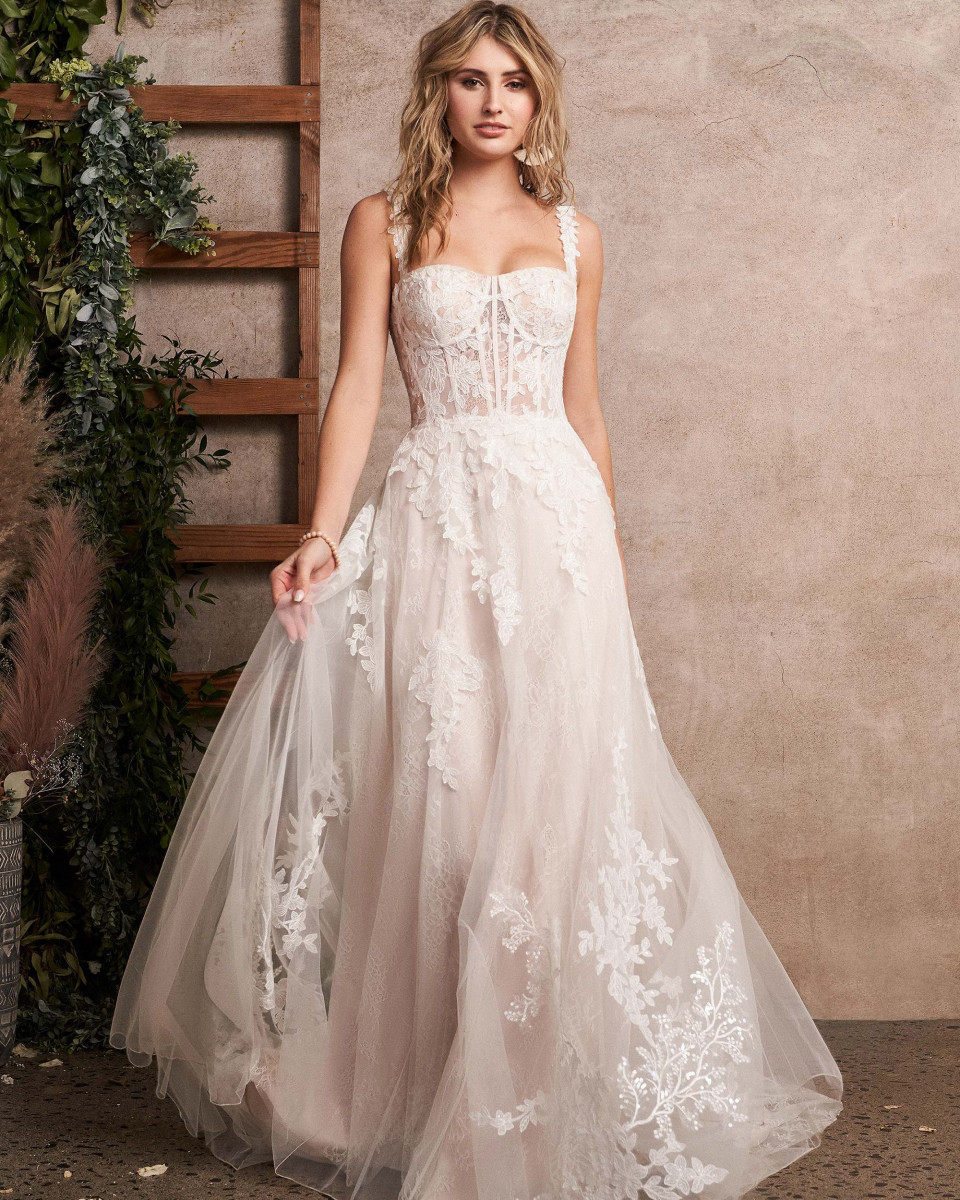 Trouwjurk van bride essentials impressie 
