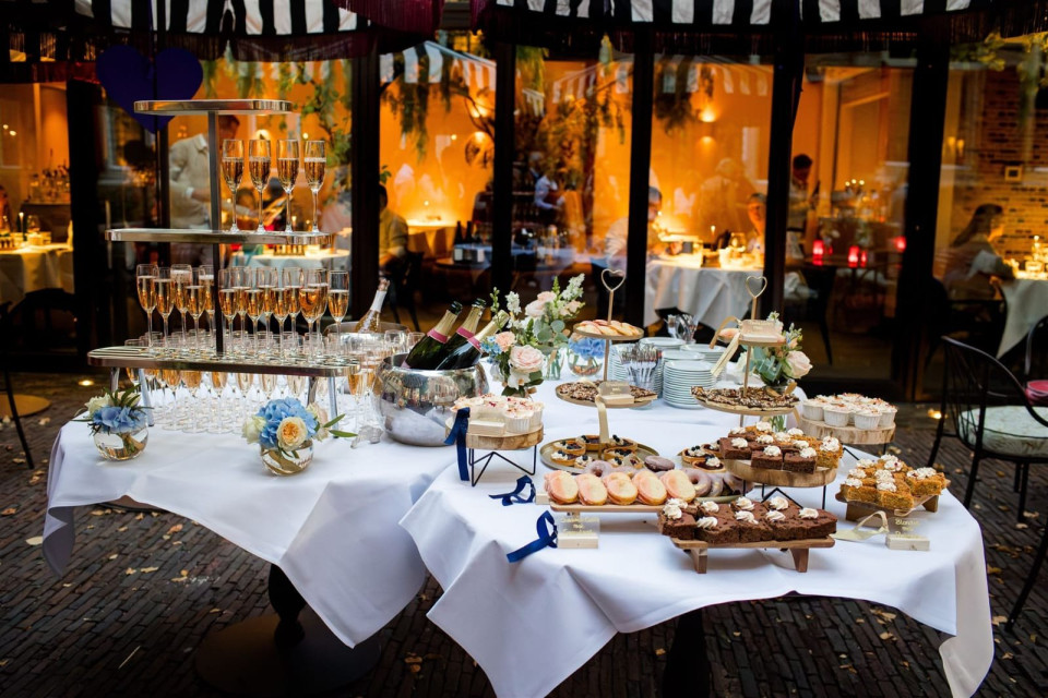 Bruidstaart van Sweets and Treats Bakery details