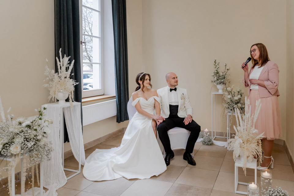 Trouwen met trouwambtenaar grinskistla