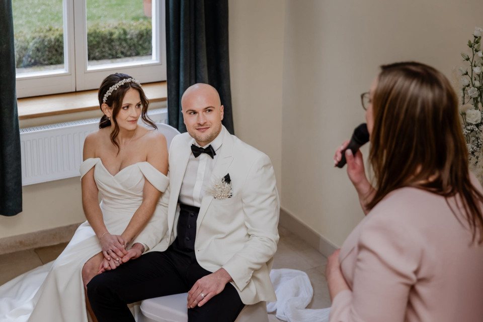 Trouwambtenaar grinskistla details