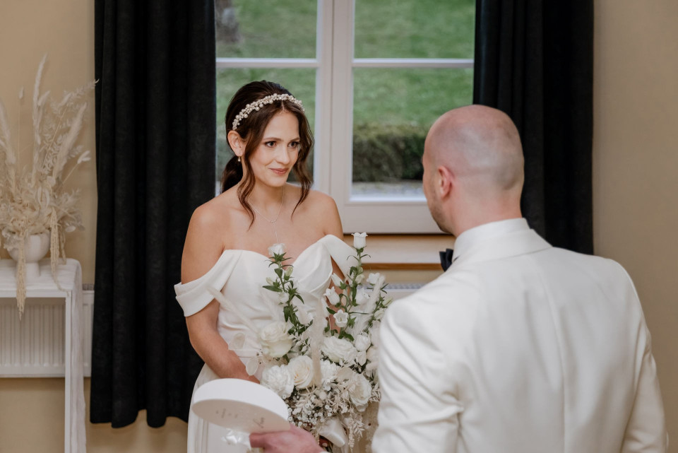 Trouwambtenaar grinskistla impressie