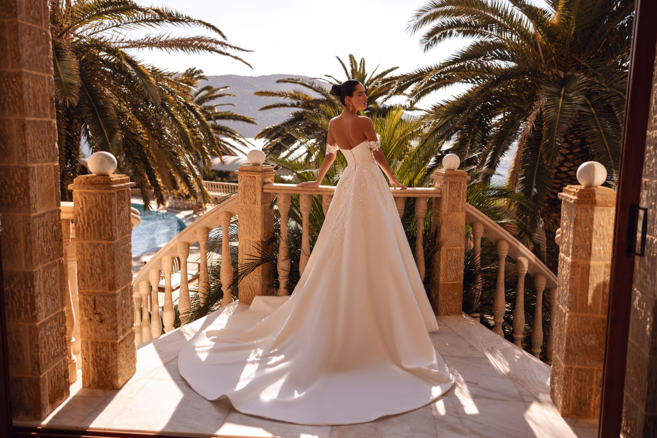 Trouwjurk passen bij Beijer Besselink Bridal