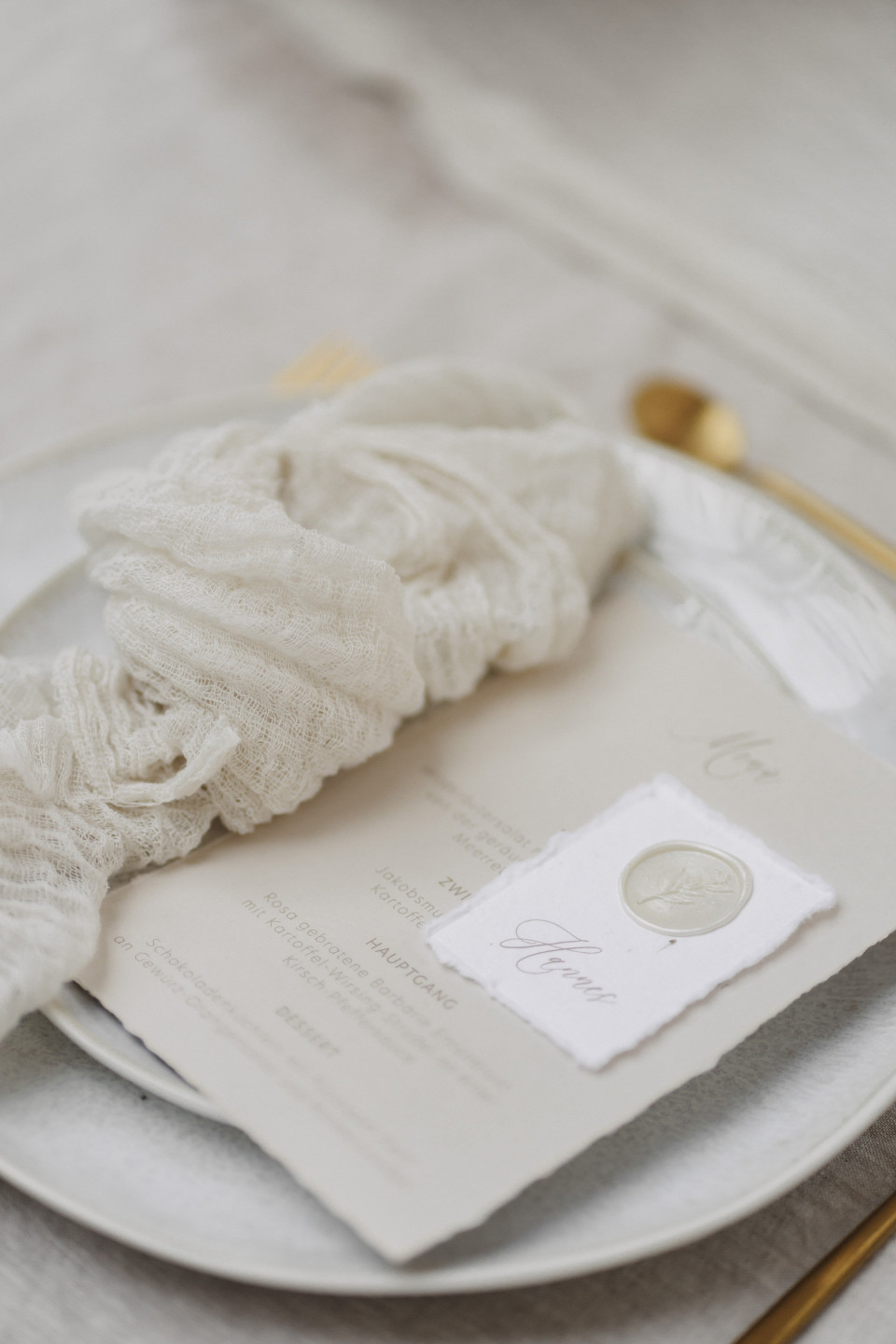 Minimalisch, elegante Menükarte in Beige und Cremé