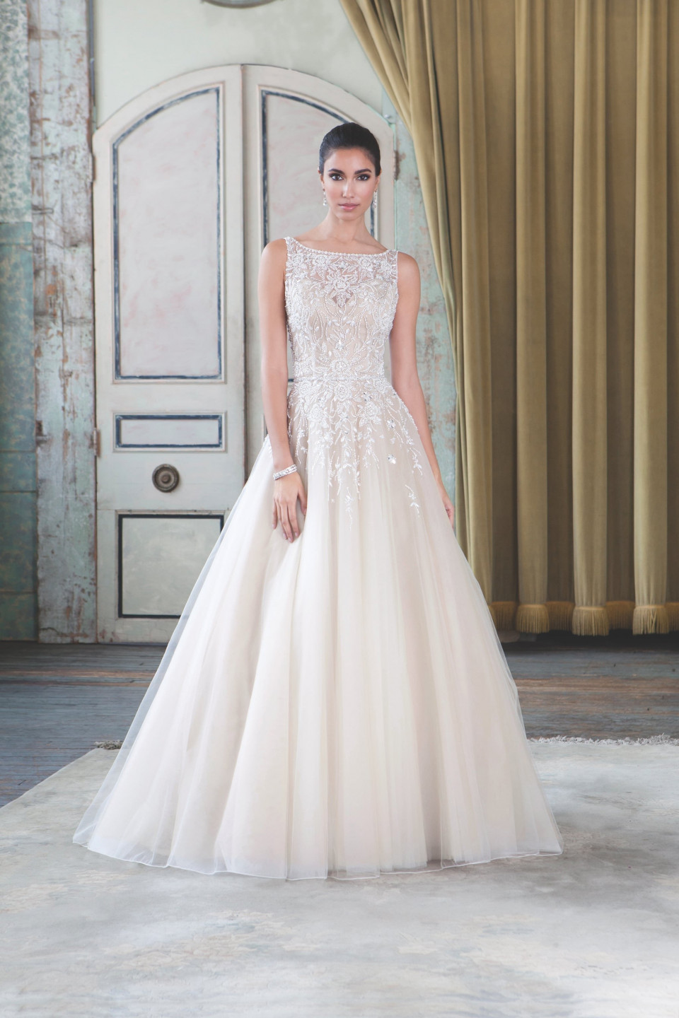 de baljurk is gemaakt van tule en kant