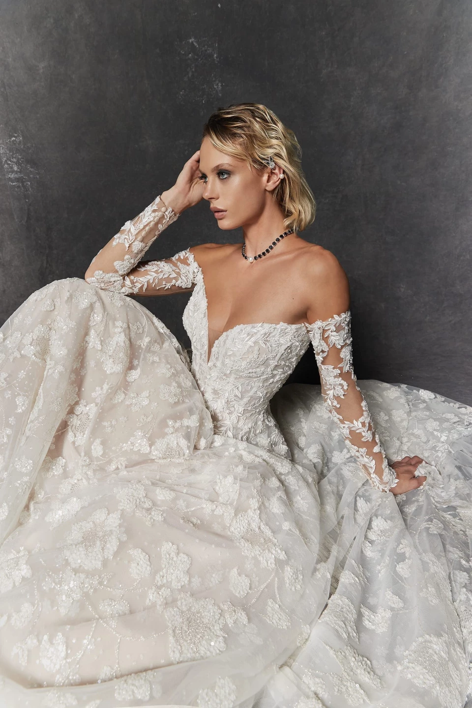 Collezione Autunno/Inverno 2023 di Justin Alexander Signature | abiti da sposa sofisticati e dettagliati