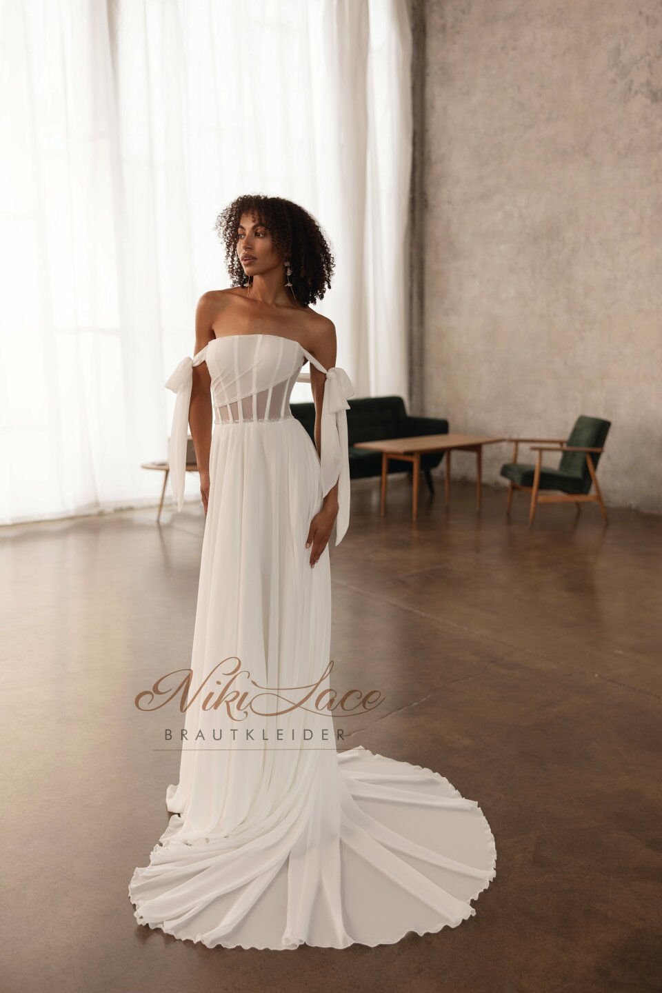 Trouwjurk van Niki Lace Brautkleider impressie 3