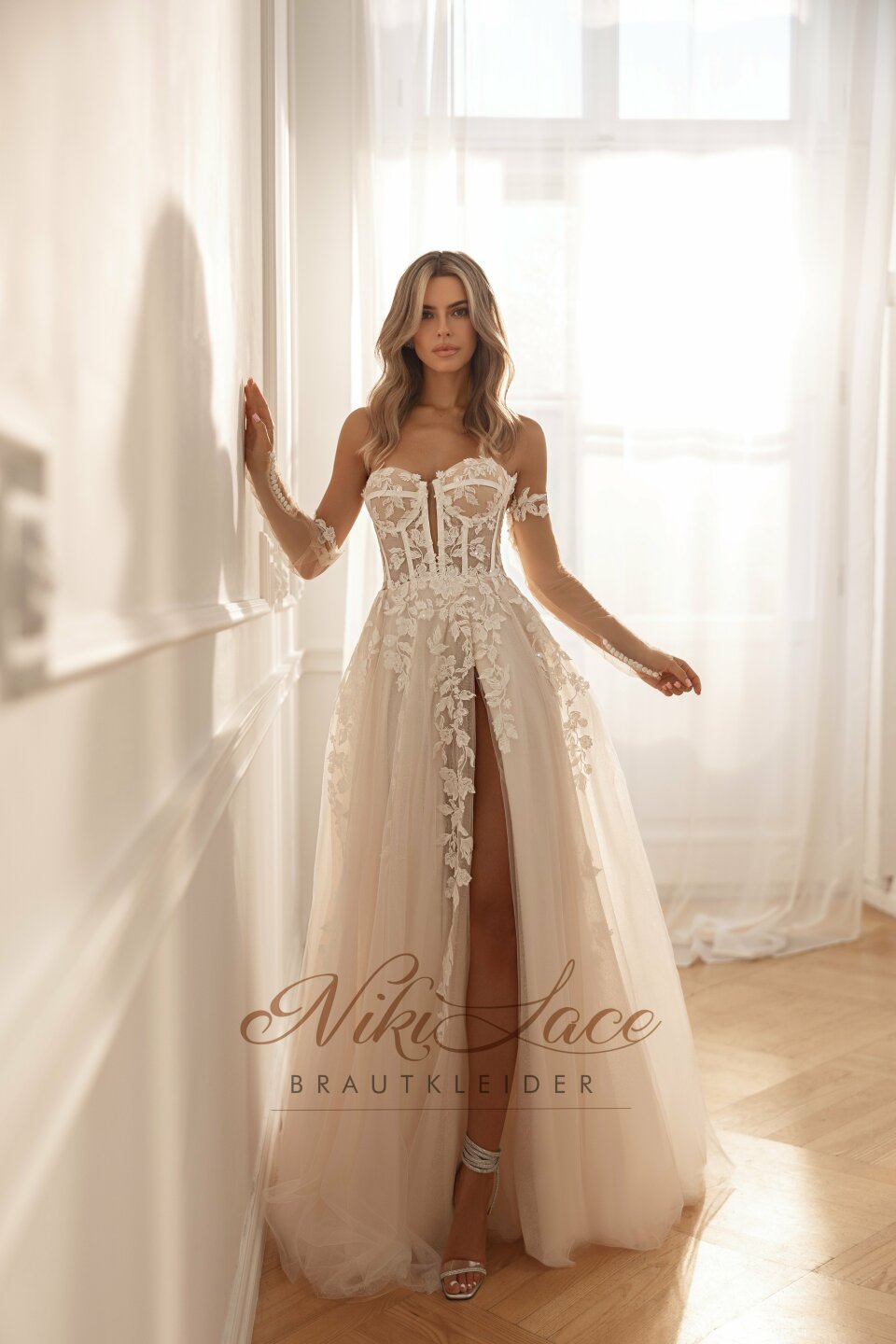 Trouwjurk passen bij Niki Lace Brautkleider