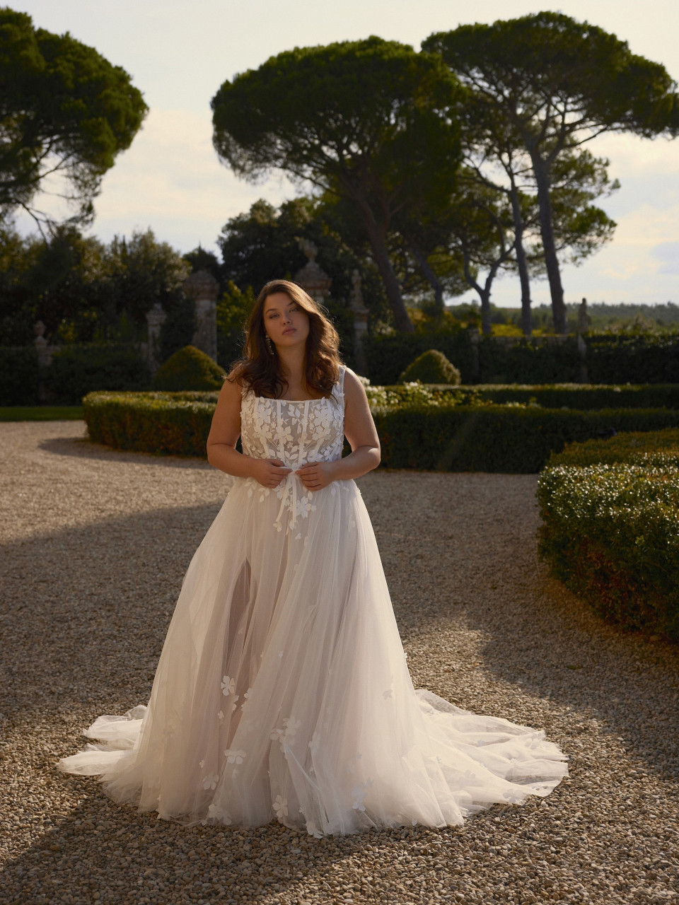 Plus-Size Wedding Dress Guide: Flattering Styles, Inclusive Retailers, and Expert Shopping Tips