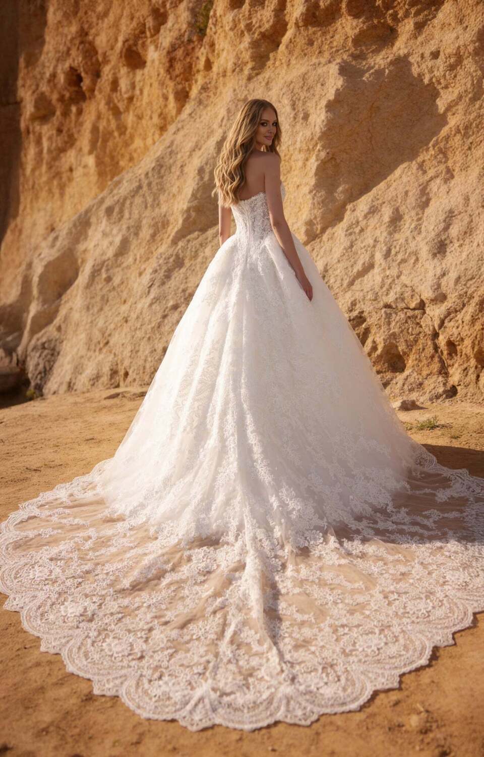 prinsessenjurk Mina van Galvan Sposa met kanten sleep