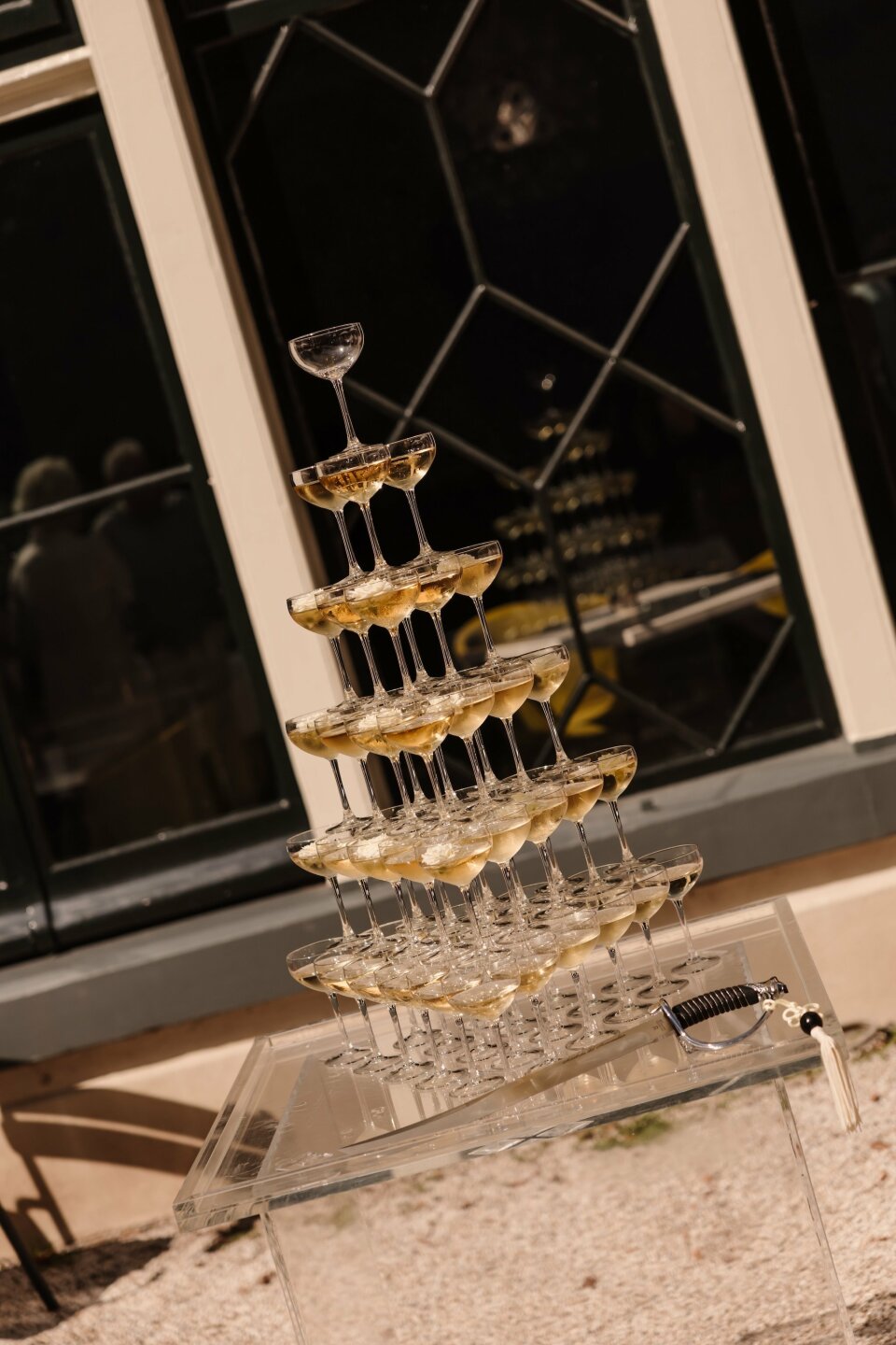 Champagnetoren met sabel