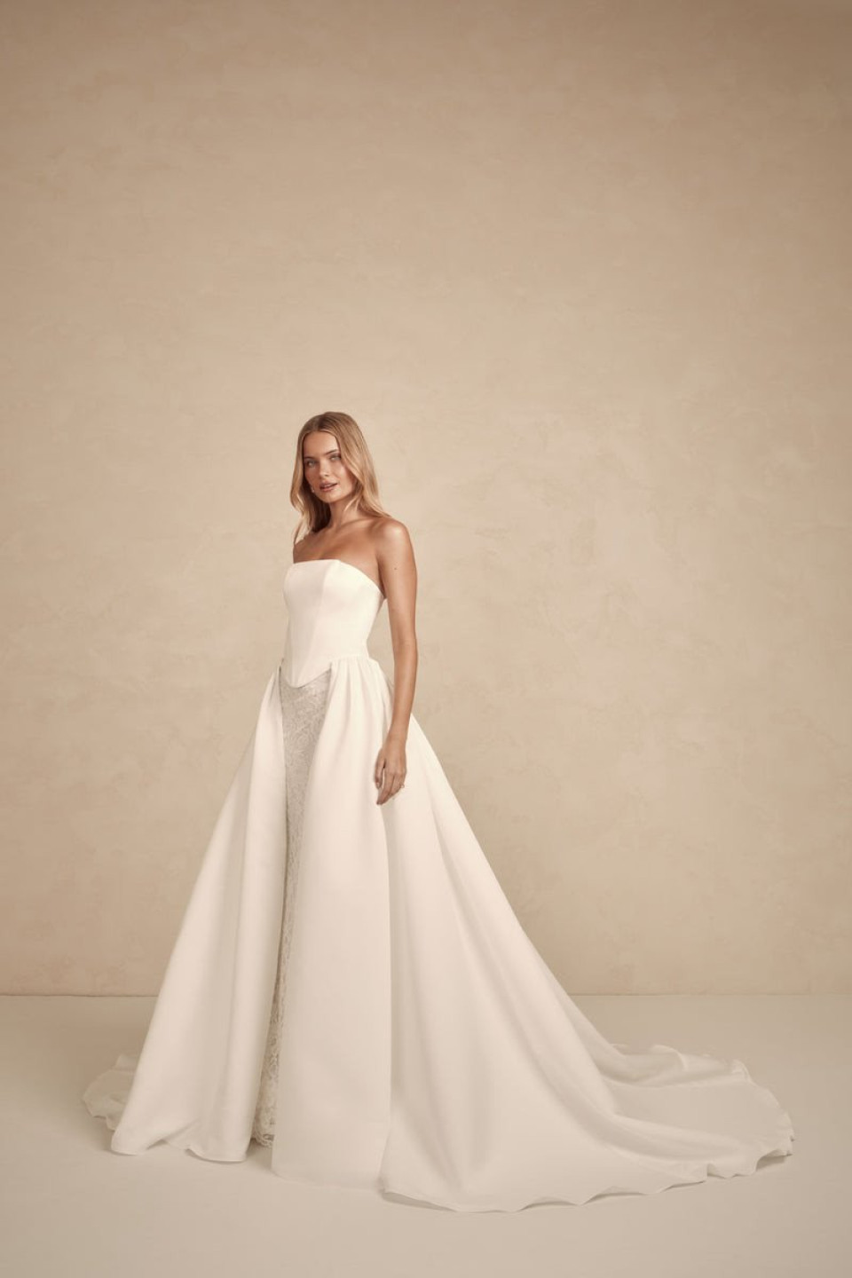 de achterkant van deze strapless trouwjurk uit de herfst 2018 bruidscollectie