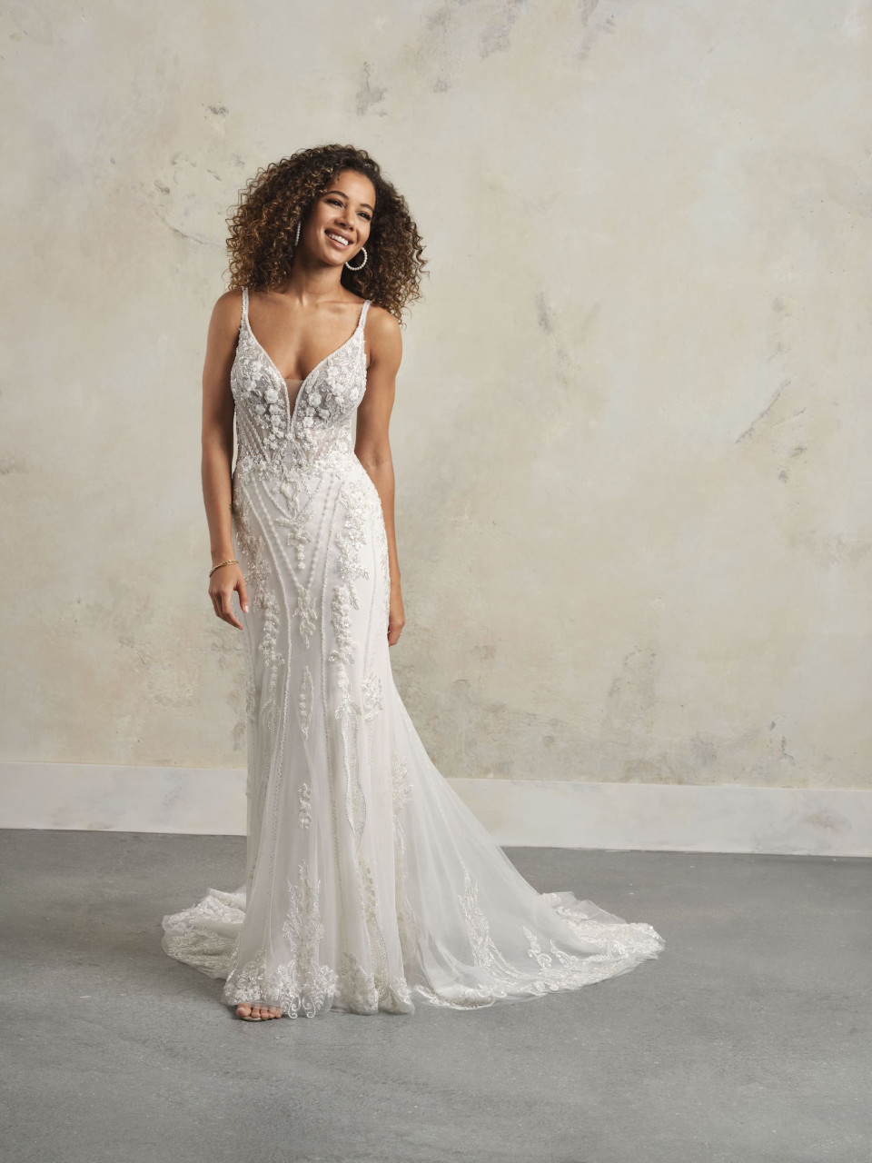 de allure bruidsjurk is een prachtige, strapless japon met een diepe v-hals