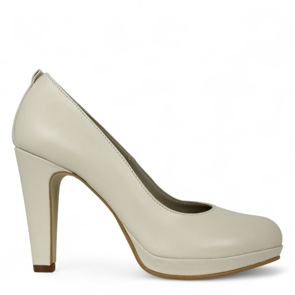 een afbeelding van de schoenen van een vrouw op een witte achtergrond