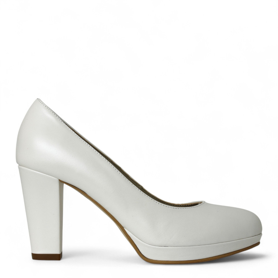 een afbeelding van de schoenen van een vrouw op een witte achtergrond